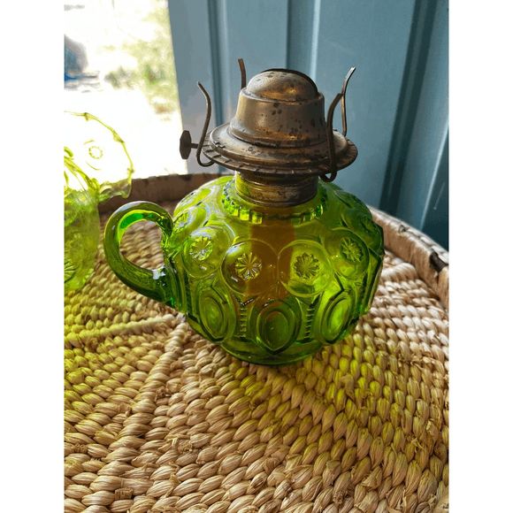 Vintage Heritage L. E. Smith Green Glass Moon and Stars Oil Lamp w/Sticker - Picture 6 of 8